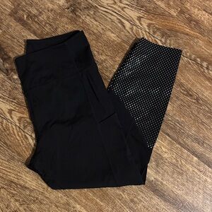 Zyia Light n Tight 7/8 Black Pocket Leggings with Reflective Detailing